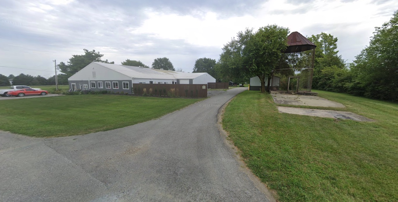 Street view of the driveway and buildings at 16548 Summer Road